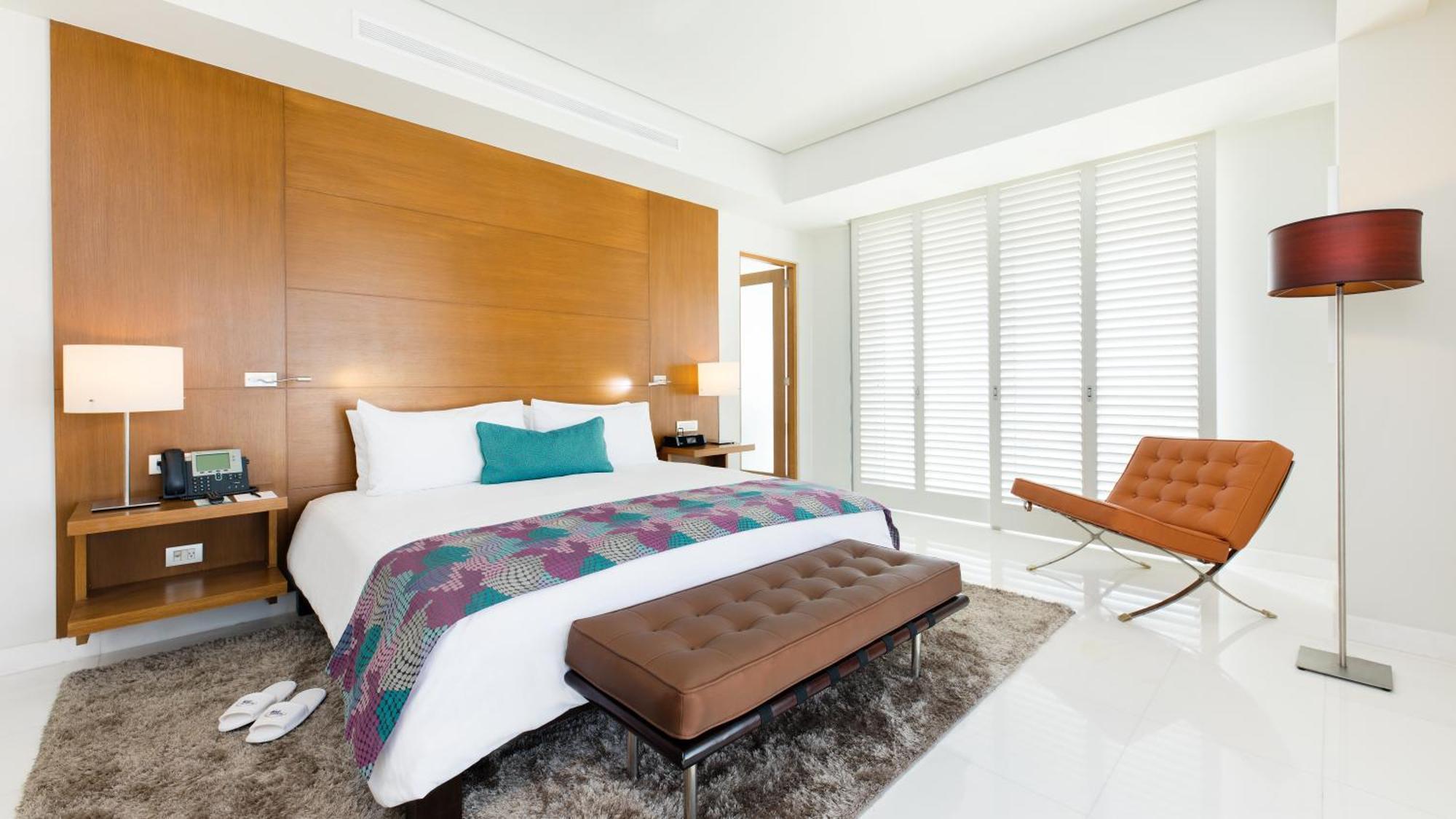 One Bedroom Penthouse King Size Bed Diamante View